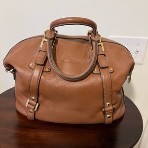 Michael Kors British Tan satchel. No scratches, looks like new. Conditioned